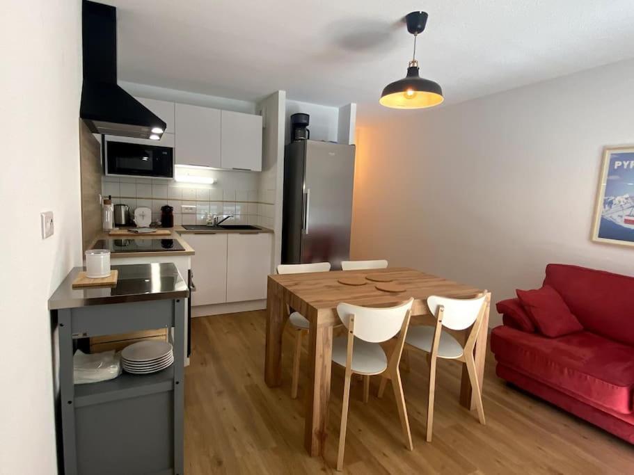 T3 Centre Ville Avec Parking, Balcon Et Wifi. 5P. Cauterets Luaran gambar